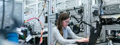 工业生产与数字化连接示意